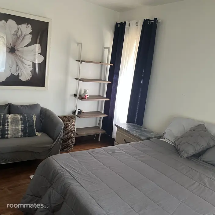 Room for rent in Long Beach, CA $1000, house