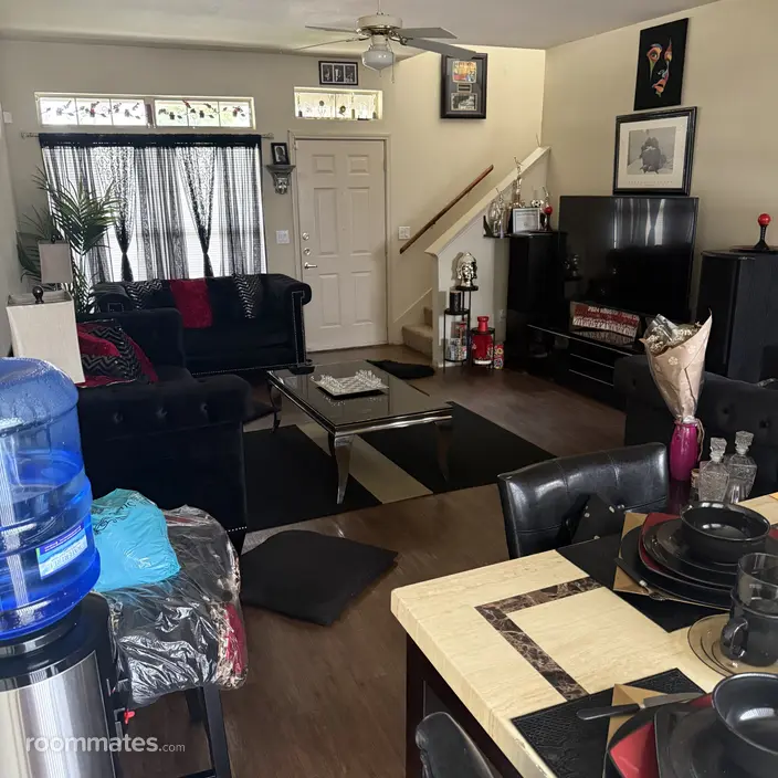 Room for rent in Houston, TX $999, house