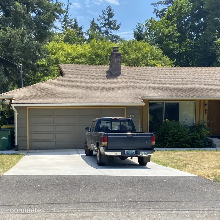 Room for rent in Portland, OR $1000, house