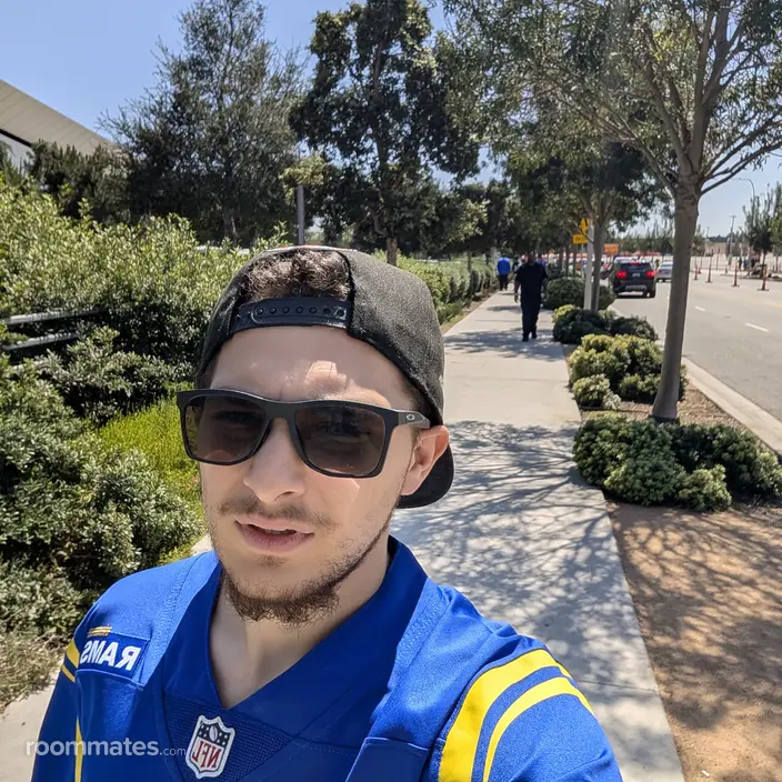 Roommate looking Irvine, CA, $1000