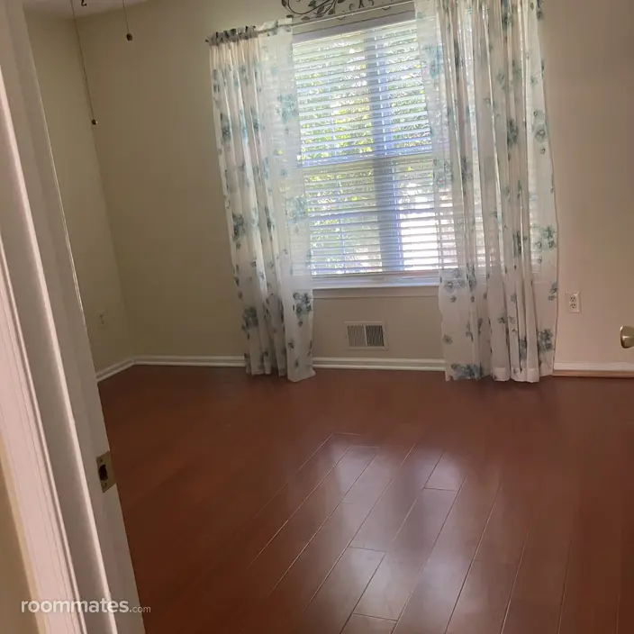 Room for rent in Basking Ridge, NJ $1350, condo