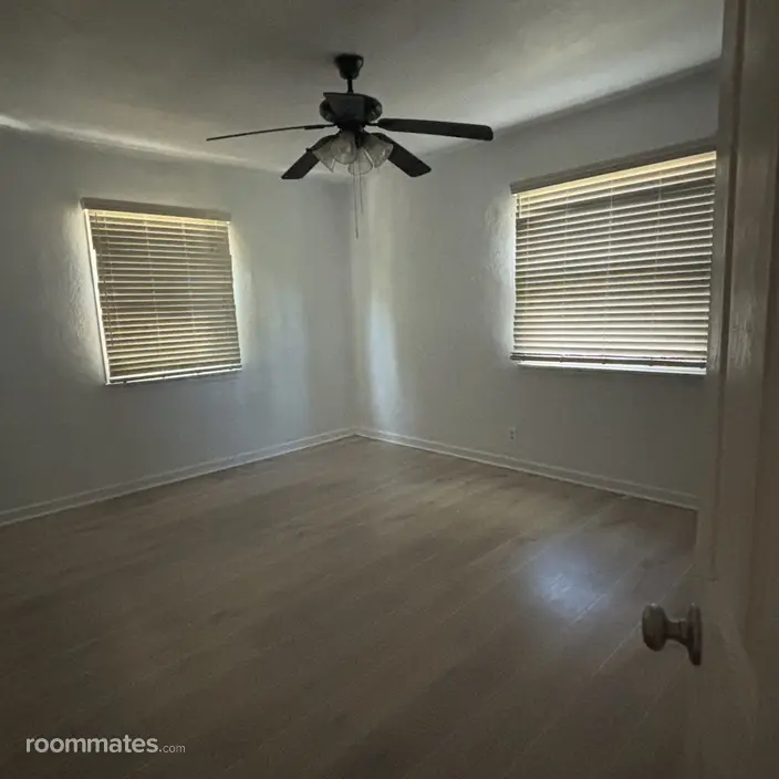 Room for rent in Riverside, CA $900, house