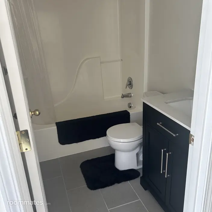 Room for rent in Portland, OR $650, house