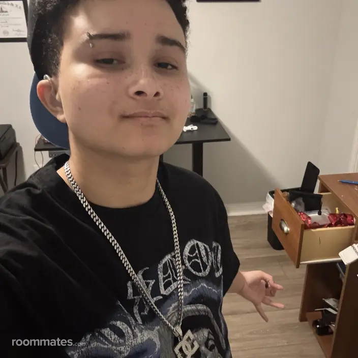 Roommate looking Menifee CA, $1000