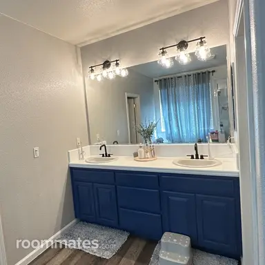 Room for rent in Elk Grove, CA $1200, house
