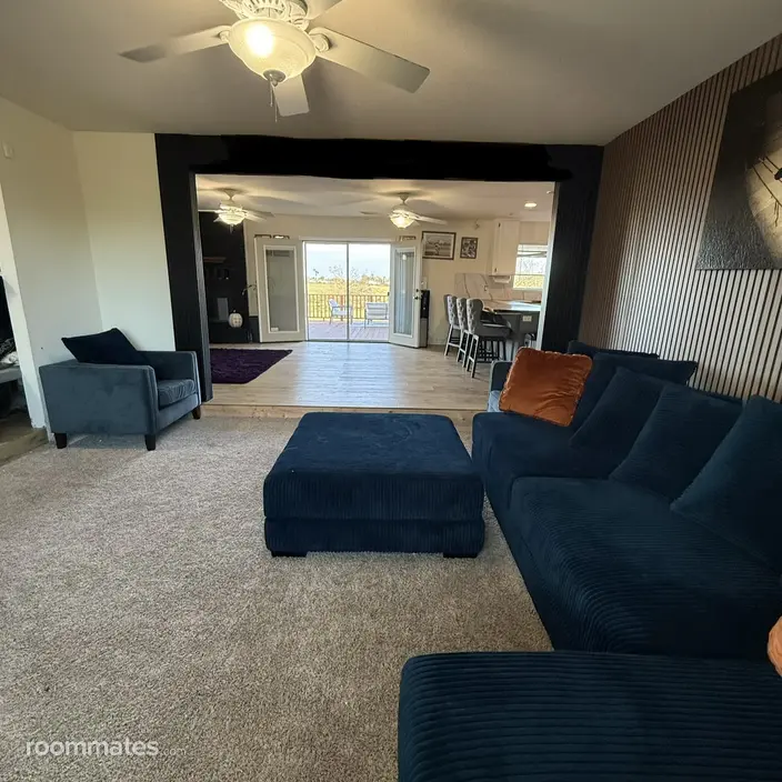 Room for rent in Elk Grove, CA $1200, house
