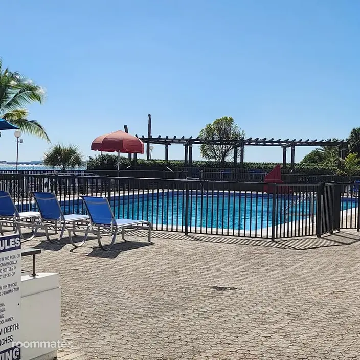 Room for rent in Miami, FL $1200, condo