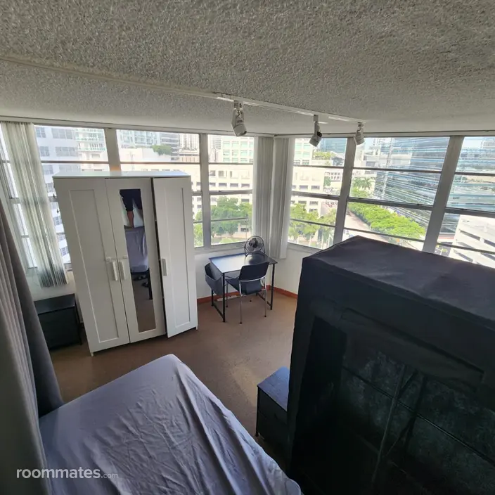 Room for rent in Miami, FL $1100, condo