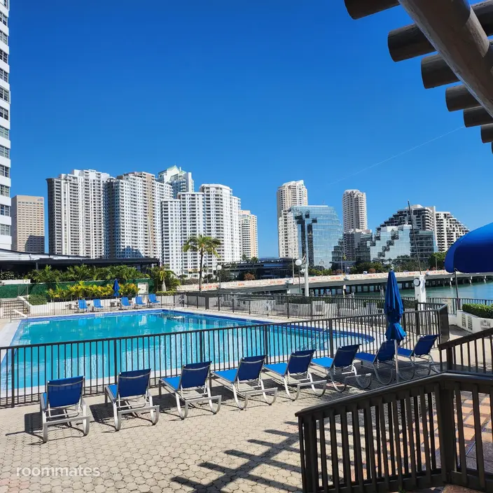 Room for rent in Miami, FL $850, condo