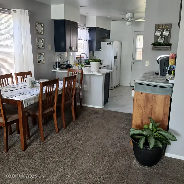 Room for rent in Evans, CO $800, house