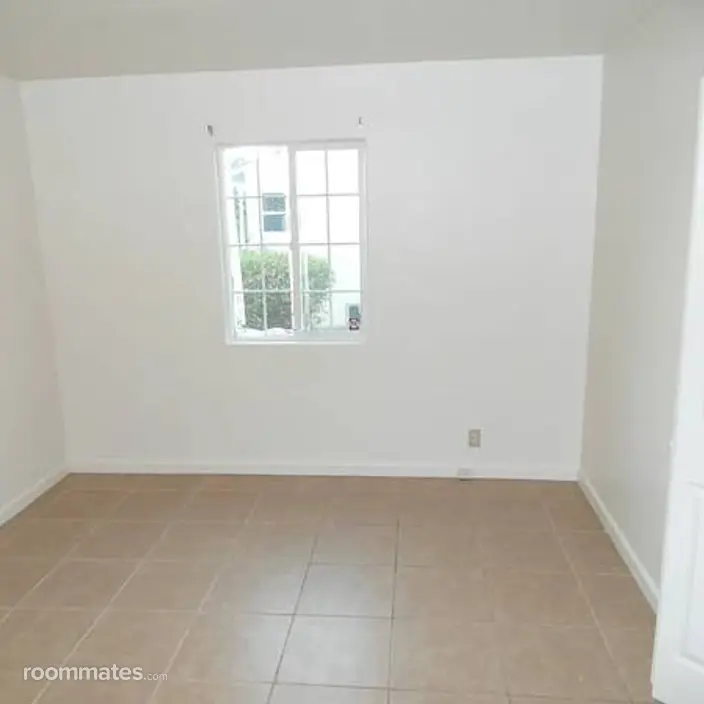 Room for rent in Sacramento, CA $1000, house