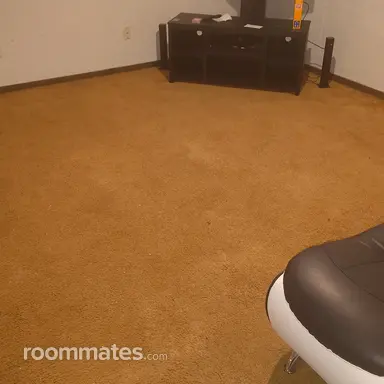 Room for rent in Overland Park, KS $1000, house