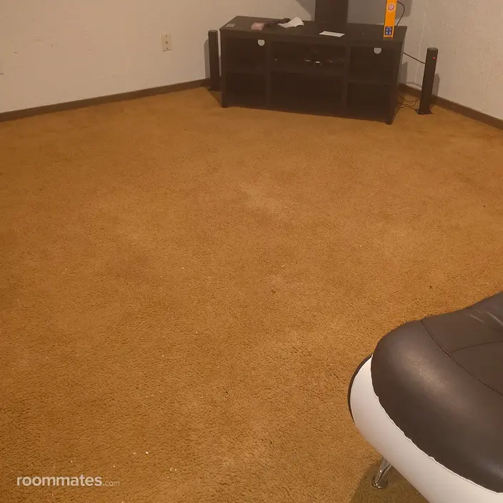Room for rent in Overland Park, KS $1000, house