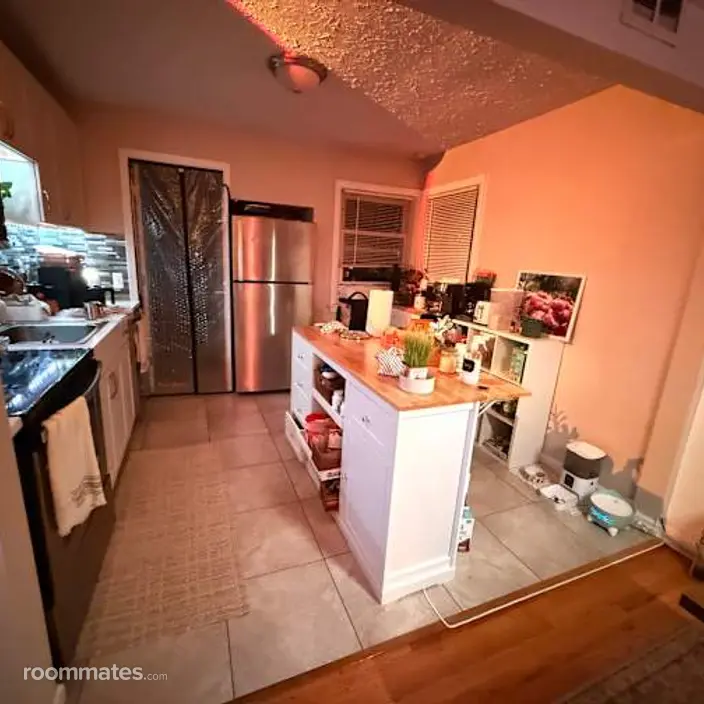 Room for rent in Madison Heights, MI $650, house