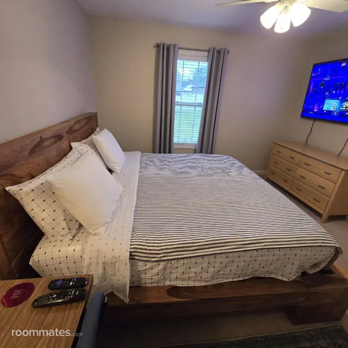 Room for rent in Knoxville, TN $1000, house