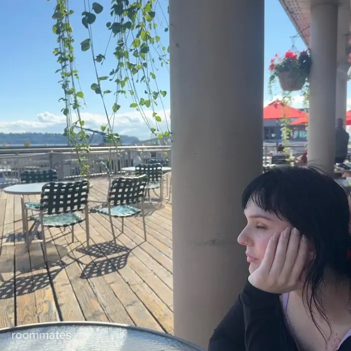 Roommate looking Oceanside, CA, $2000