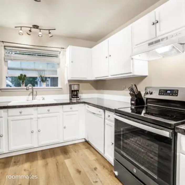 Room for rent in Portland, OR $975, townhouse