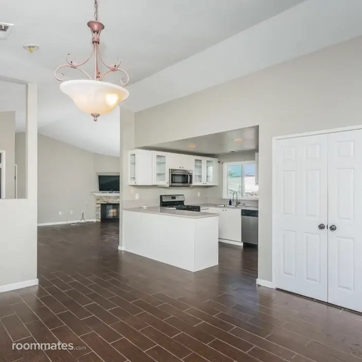 Room for rent in Vista, CA $1065, condo