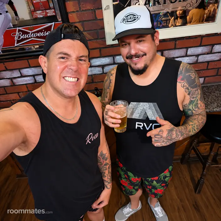 Roommate looking Anaheim, CA, $1400