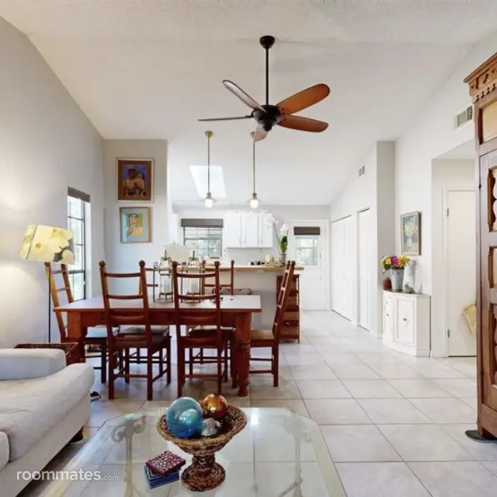 Room for rent in St. Augustine, FL $1300, house