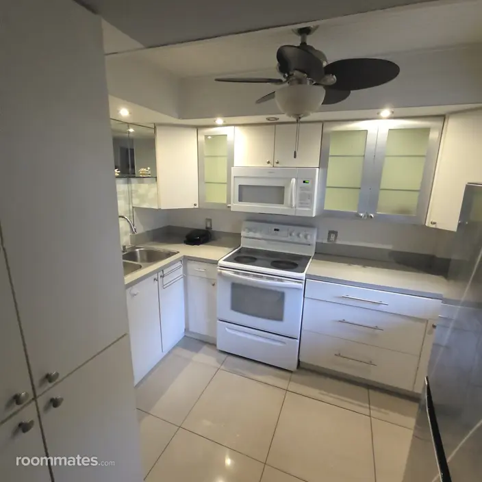 Room for rent in Oakland Park, FL $1280, condo