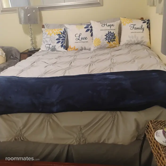 Room for rent in Jacksonville, FL $800, house