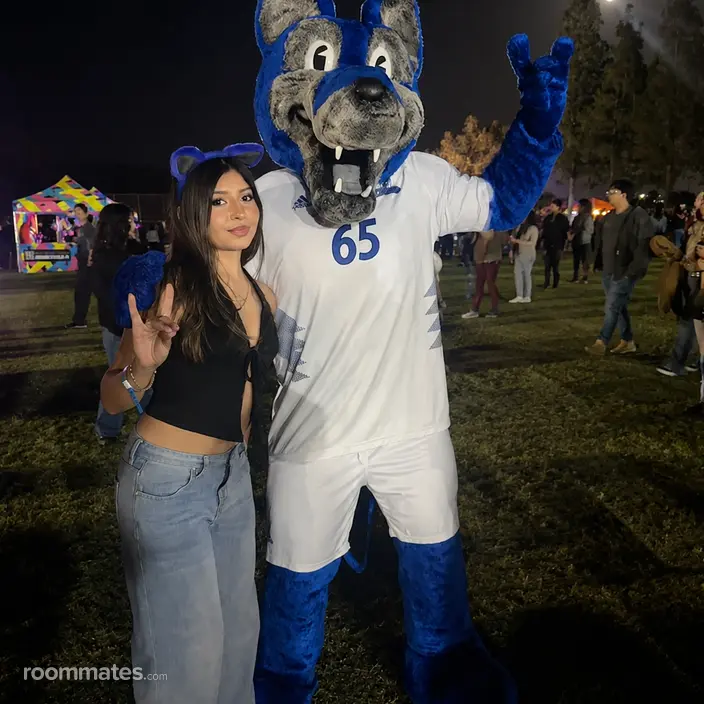 Roommate looking Buena Park, CA, $900