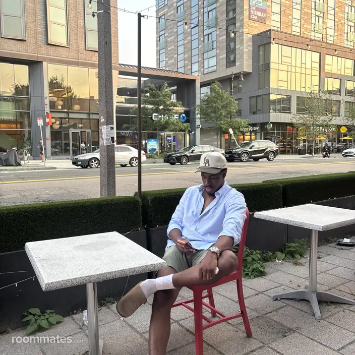 Roommate looking Boston, MA, $1300