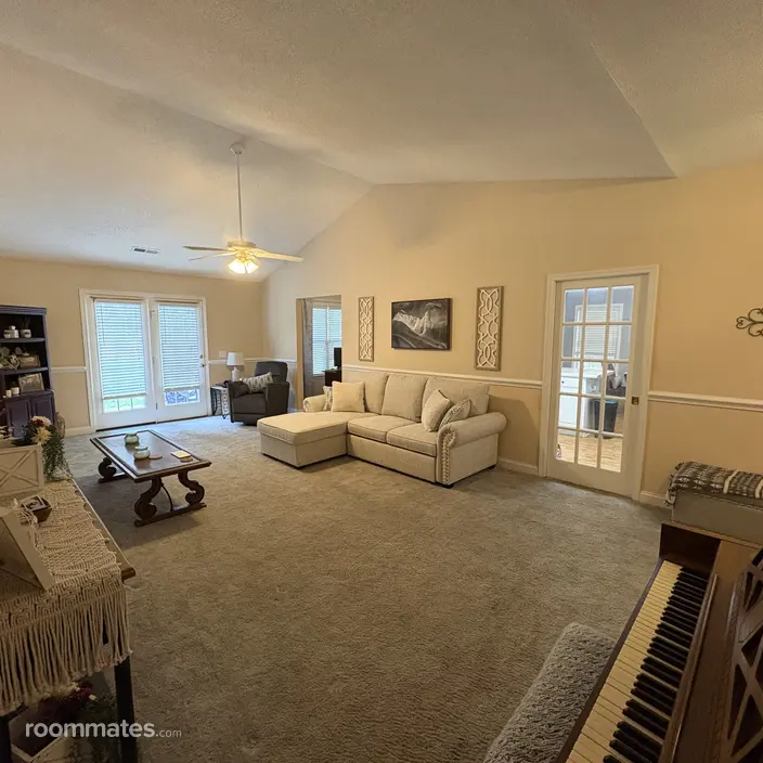 Room for rent in Simpsonville, SC $800, house