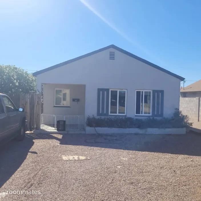 Room for rent in Phoenix, AZ $900, house