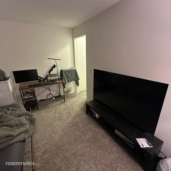 Room for rent in West Bloomfield Charter Township, MI $700, house
