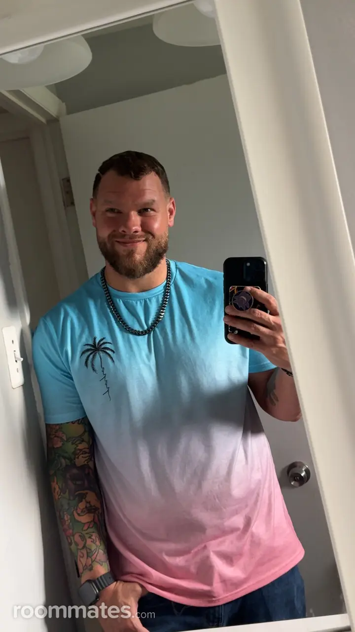 Profile photo 4 of 4