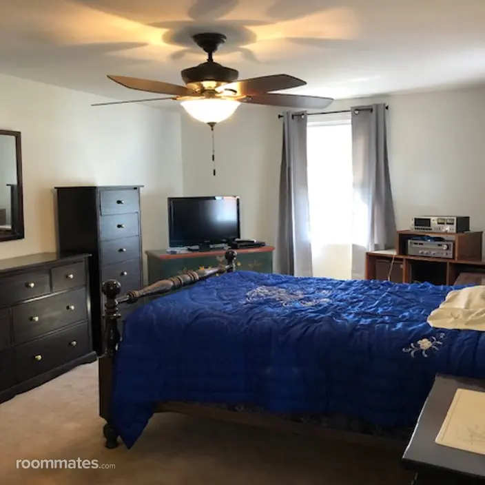 Room for rent in West Hartford, CT $1200, house