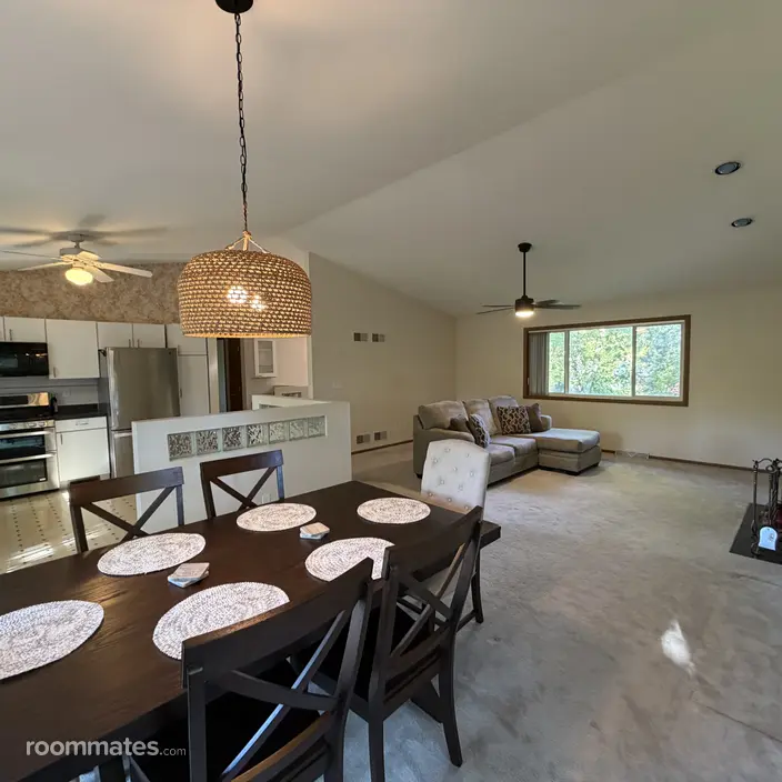 Room for rent in Pleasant Prairie, WI $1000, house