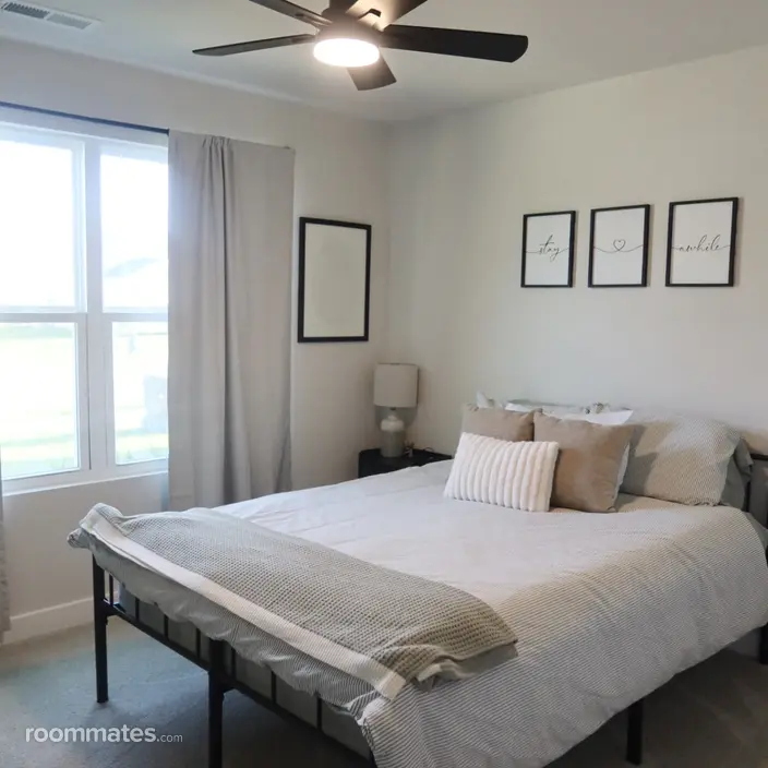 Room for rent in Plainfield, IN $750, condo