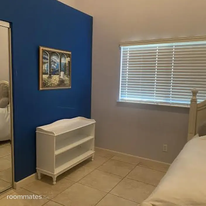Room for rent in Stockton, CA $1100, house