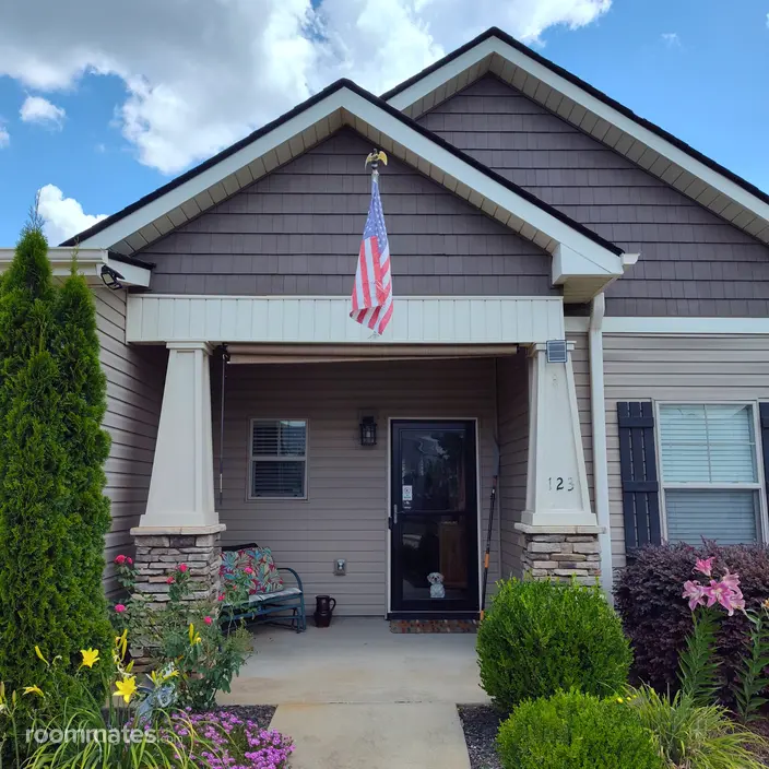 Room for rent in Pendleton, SC $500, house
