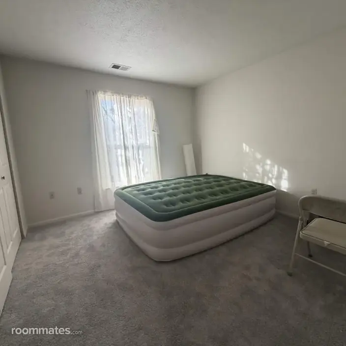 Room for rent in Ann Arbor, MI $990, condo