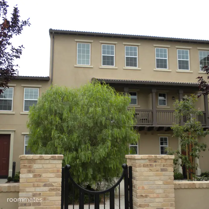 Room for rent in Tustin, CA $1390, townhouse