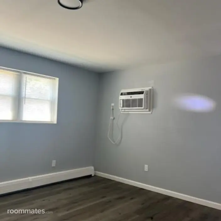 Room for rent in Jacksonville, FL $675, house