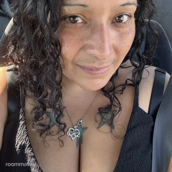 Roommate looking Sacramento CA, $1000