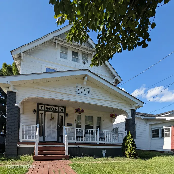 Room for rent in Newport News, VA $1000, house