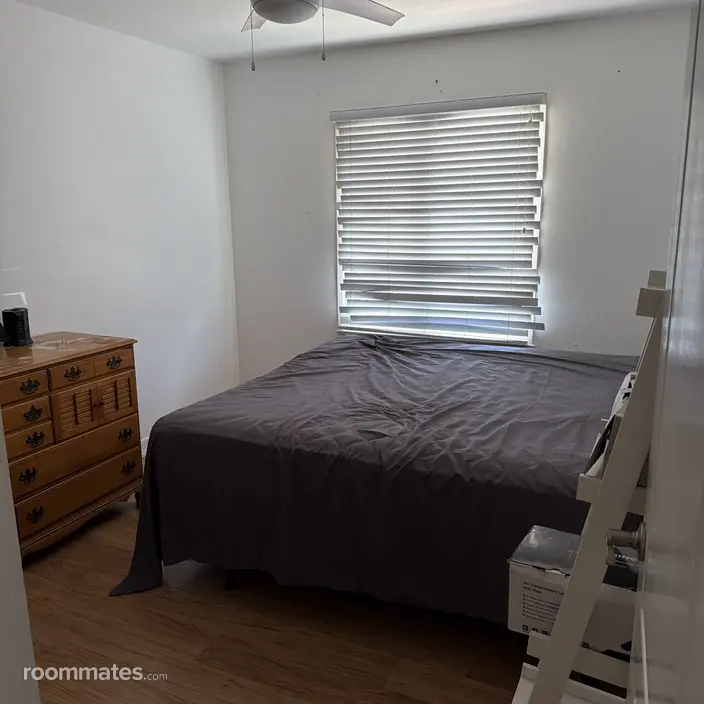 Room for rent in Huntington Beach, CA $1100, house