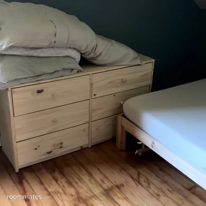 Room for rent in Portland, OR $1000, house