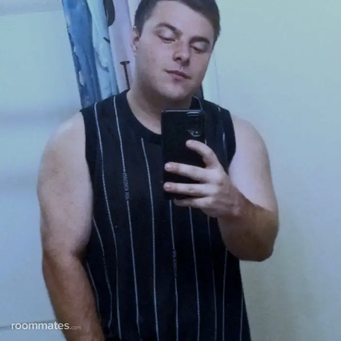 Roommate looking Olathe, KS, $900