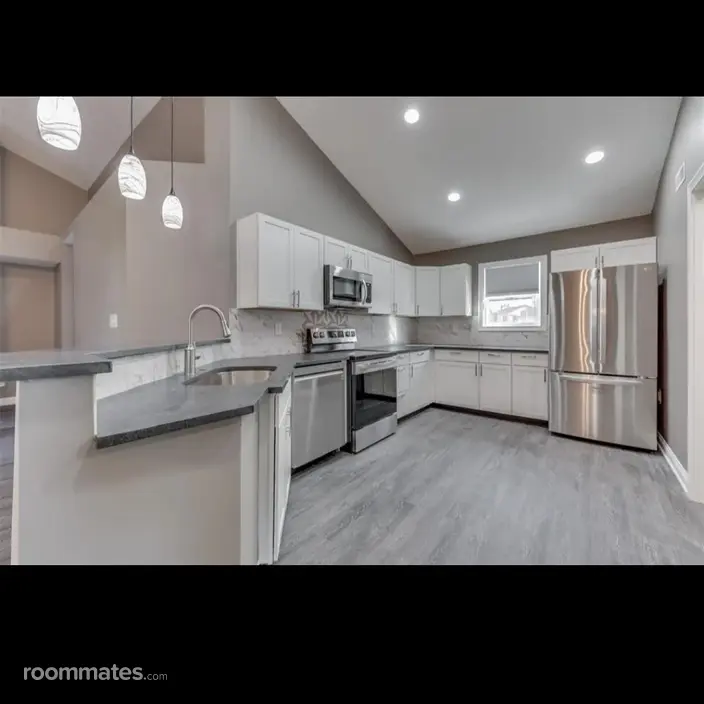 Room for rent in Greenwood, IN $800, house