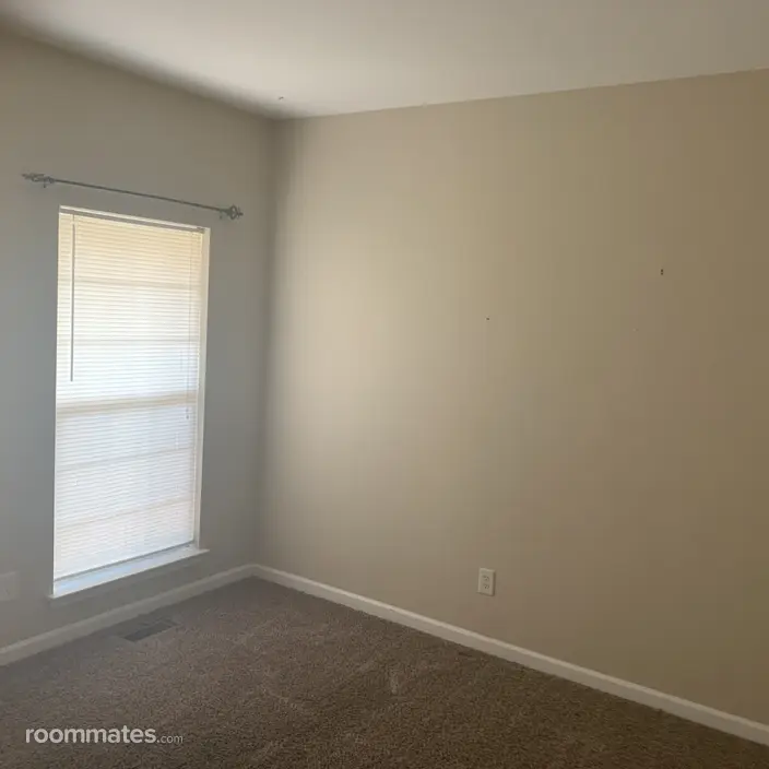 Room for rent in La Vergne, TN $850, house
