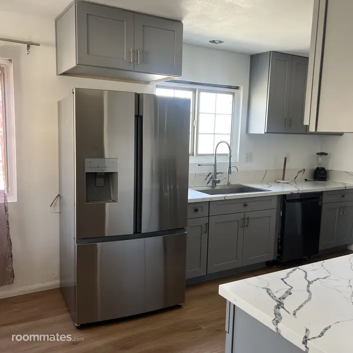 Room for rent in Rancho Cucamonga, CA $870, house