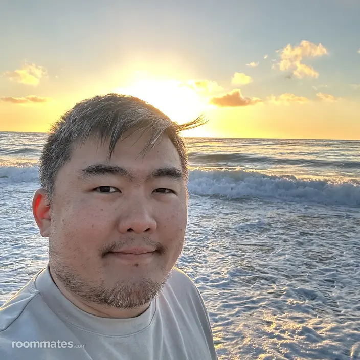 Roommate looking Seattle, WA, $2000