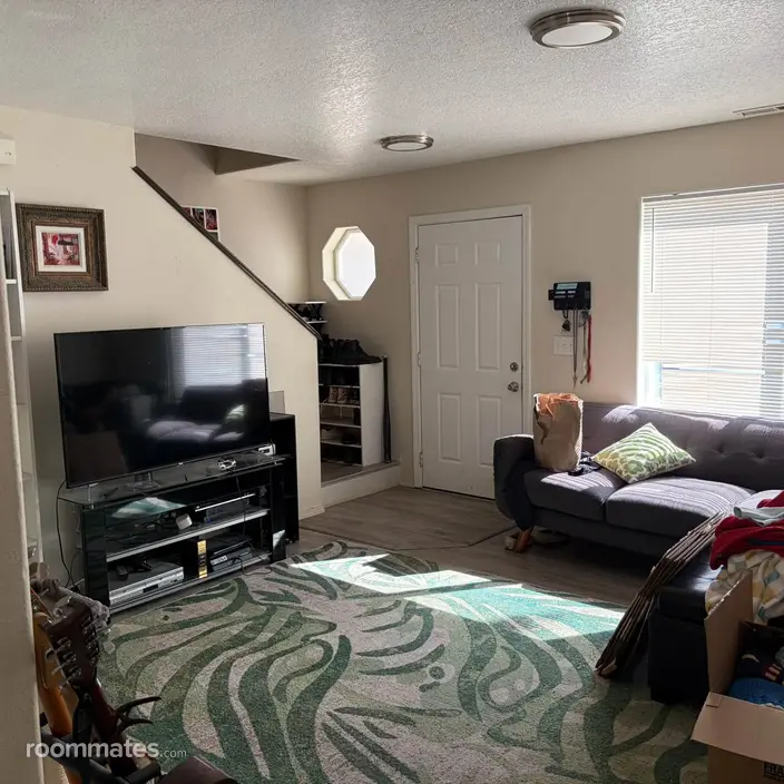 Room for rent in Portland, OR $655, house